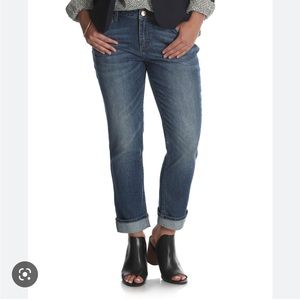 NWT Lee Riders Midrise Boyfriend Jean